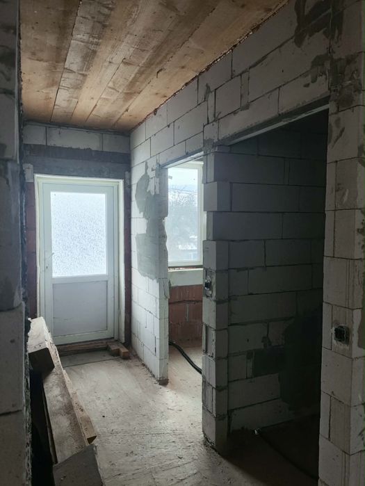 Перспективний двоповерховий будинок у затишному селі!