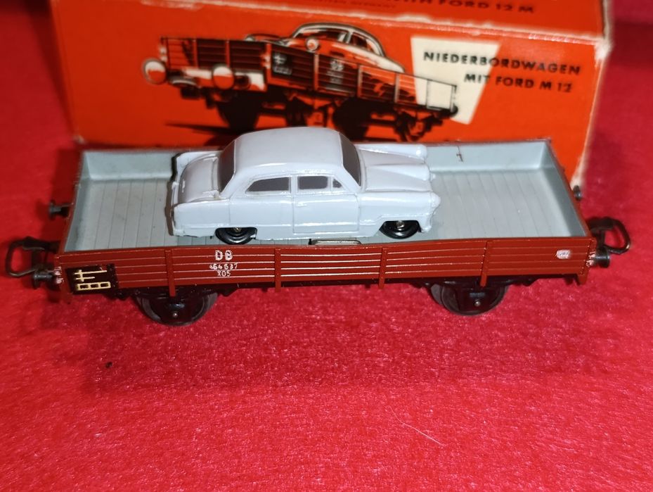 Marklin 4504 Vagão Mercadorias com Ford Taunus 12M