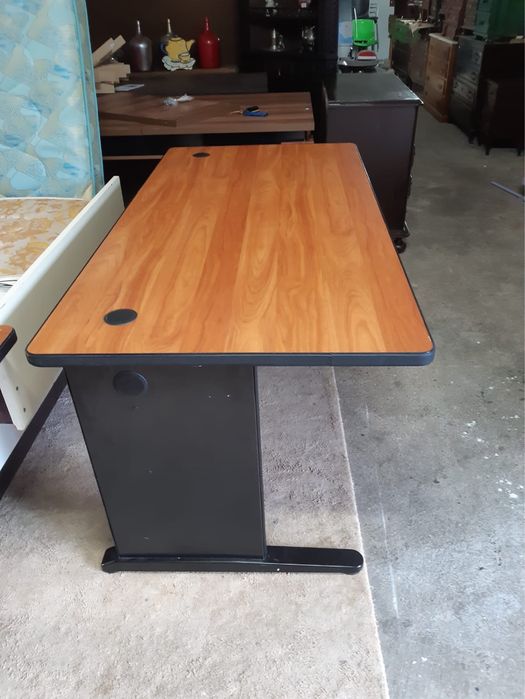 Mesa em madeira de escritorio
