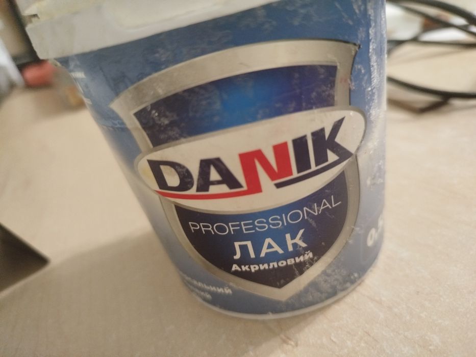 Клей- лак фірми. Данік. Дерево. Камінь. Цегла. Краще не відкривати.