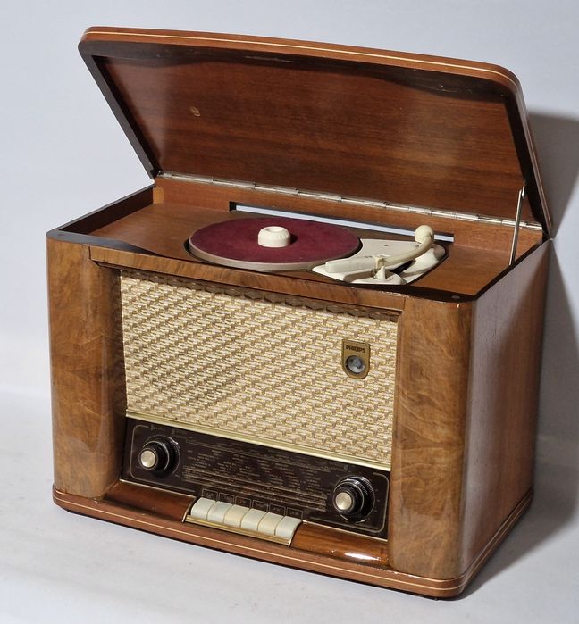 Rádio antigo com gira discos reparado Philips