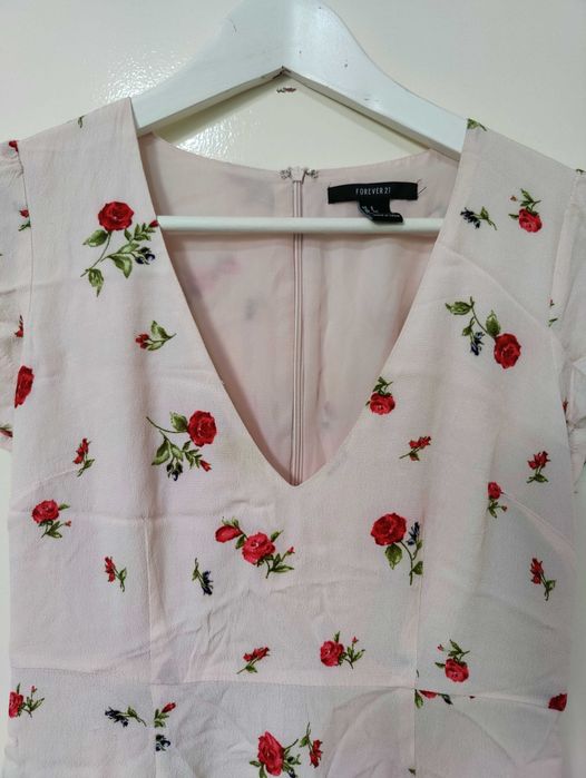 Vestido rosa claro flores vermelhas - Forever 21, S