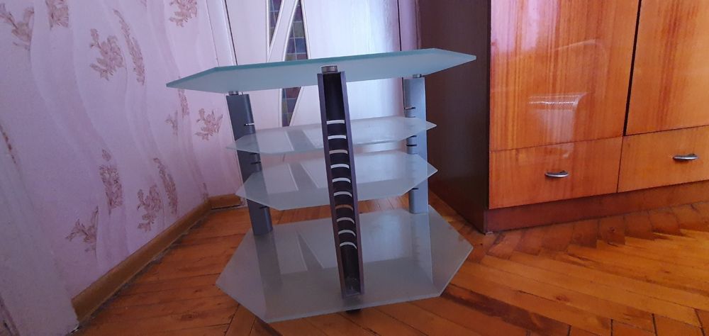 Тумба под телевизор .