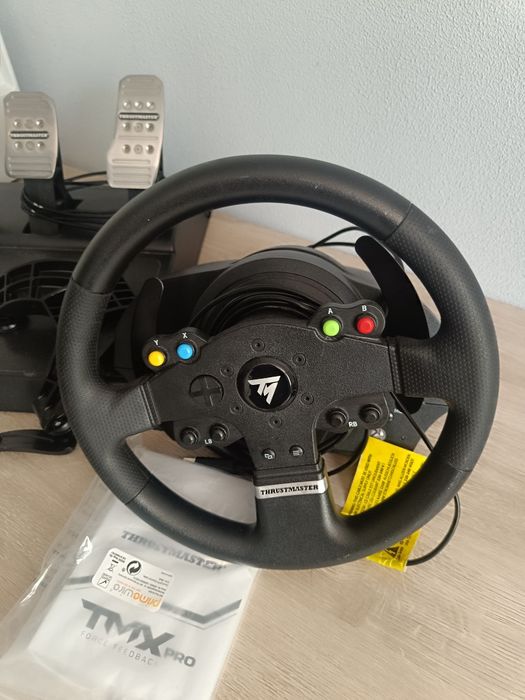 Это новый гоночный руль Thrustmaster для Xbox One и ПК: Thrustmaster TMX с обратной связью по усилию 900 °!