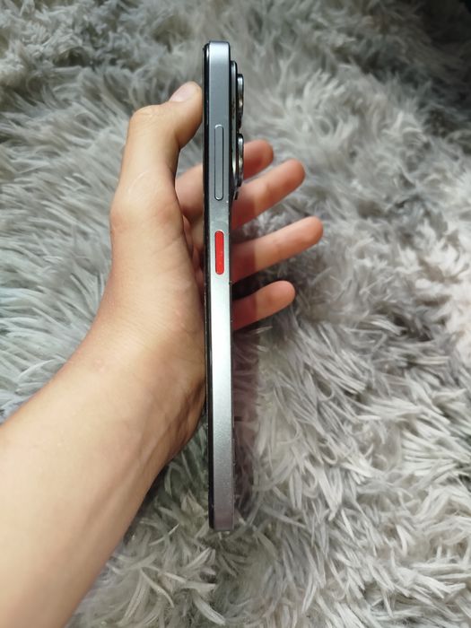 продаю телефон ZTE nubia v70