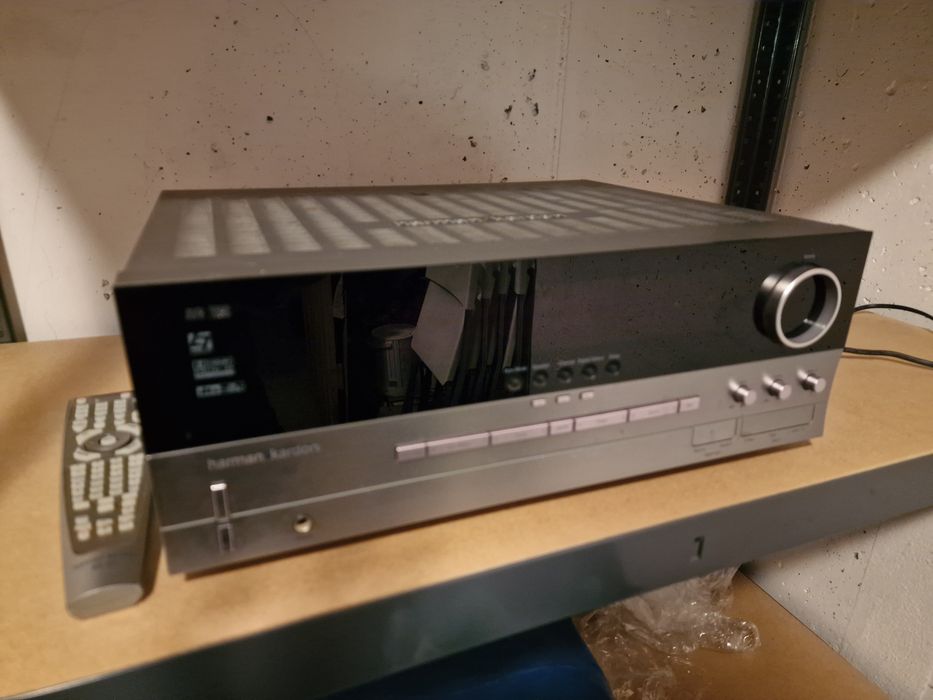 Amplituner Harman Kardon AVR 135 + pilot