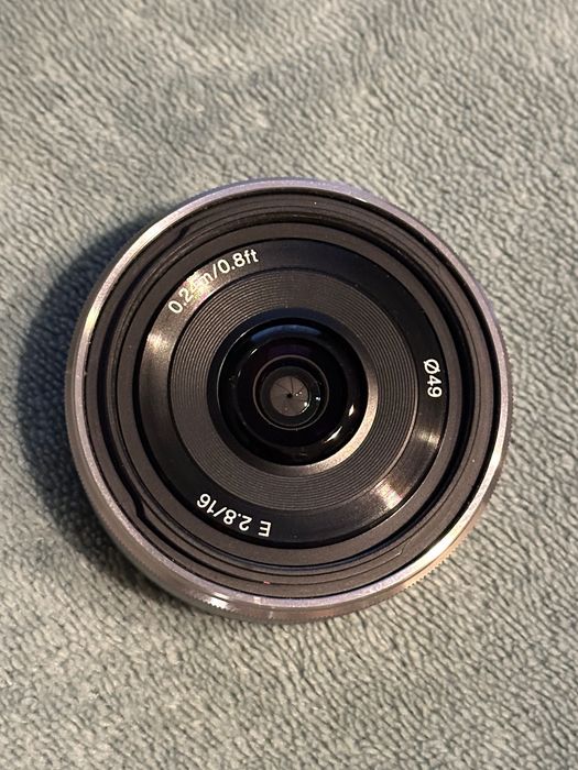 Obiektyw Sony SEL16F28