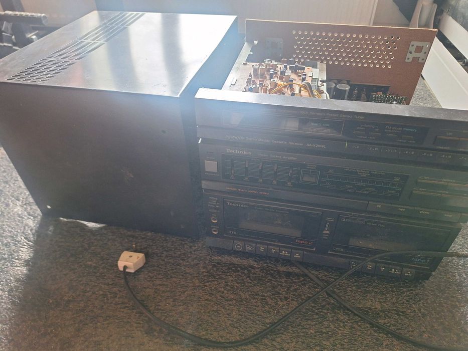 Technics SA x25wl wieża. Uszkodzona, zapala sie power.