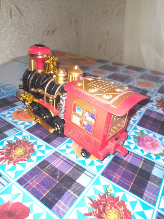 Игрушечный паровозик