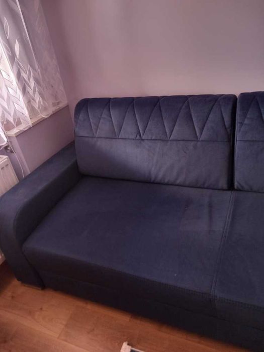 sprzedam kanapę koloru granatowego