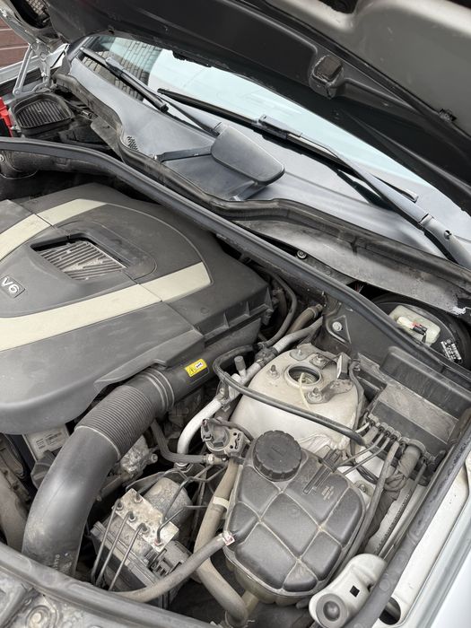 Офіційний Mercedes-Benz ML 350