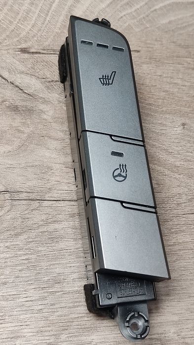 Hyundai Elantra 2016 - 2018  кнопка  подогрева