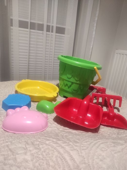 Wiaderko i zabawki do piaskownicy