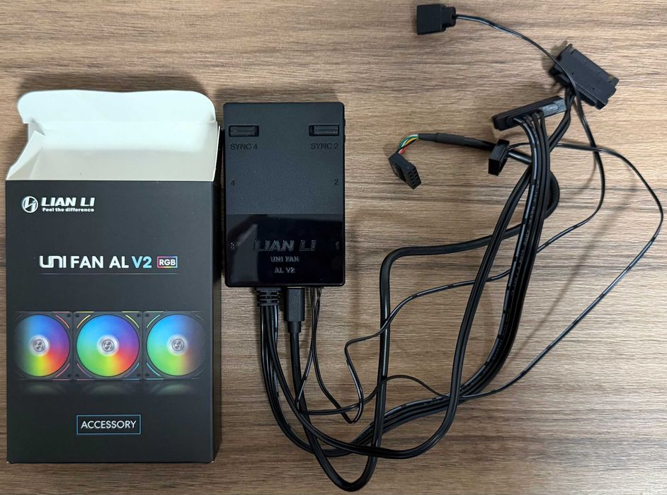 7x Lian Li AL120 V2 RGB + Controlador UNI Hub