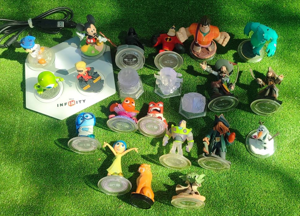 Kolekcja figurek Disney Infinity i inne 22 sztuki