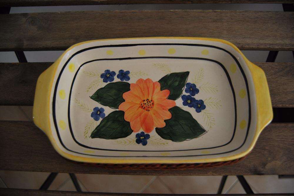 Travessa de loiça pintada à mão com base em vime (Nova, nunca usada)443590248519454720
