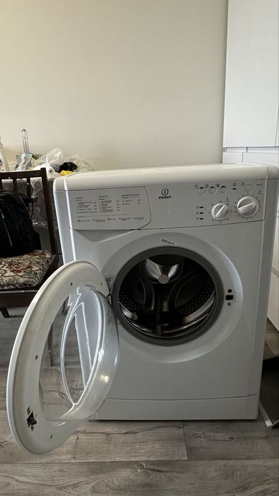 Пральна машина  Indesit WIU 82 (CSI)  — повністю робоча