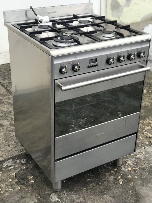 Газова плита Smeg 60см, в гарному стані, з електро духовкою
