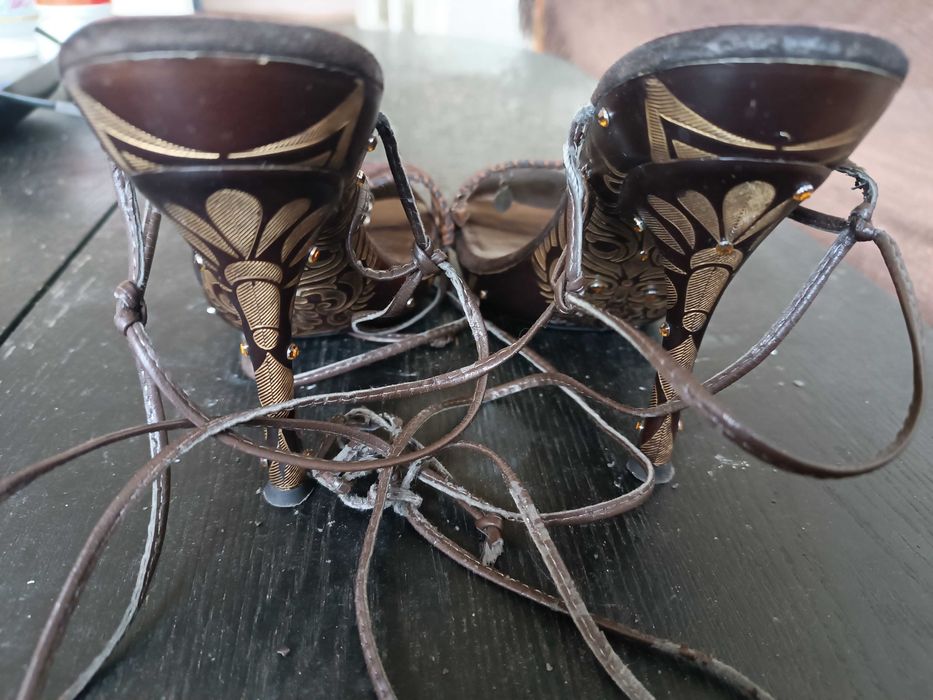 Продам босоножки женские Delly