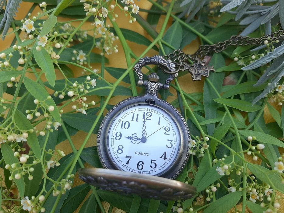 Relógio de Bolso Alice no país das maravilhas - Novo