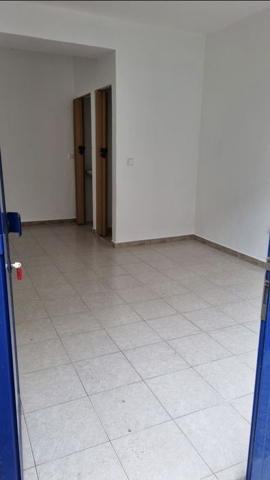 Loja de rua para arrendar no centro da Baixa da Banheira