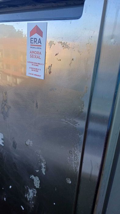 Frigorífico usado em funcionamento