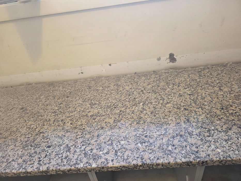 Tampos granito cozinha 2.05 por 0.60 e 0.68 por 0.60 
68 por 60tampo grsnito cozinhs