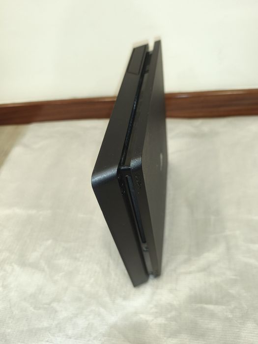 Playstation 4 Slim 1TB