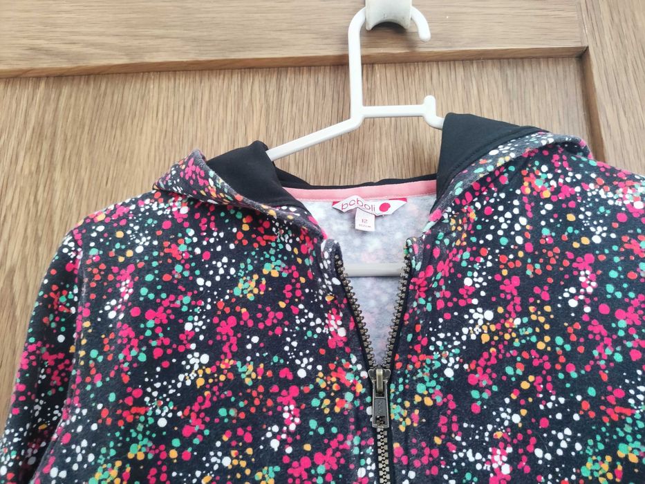 Roupa de menina, em muito bom estado!