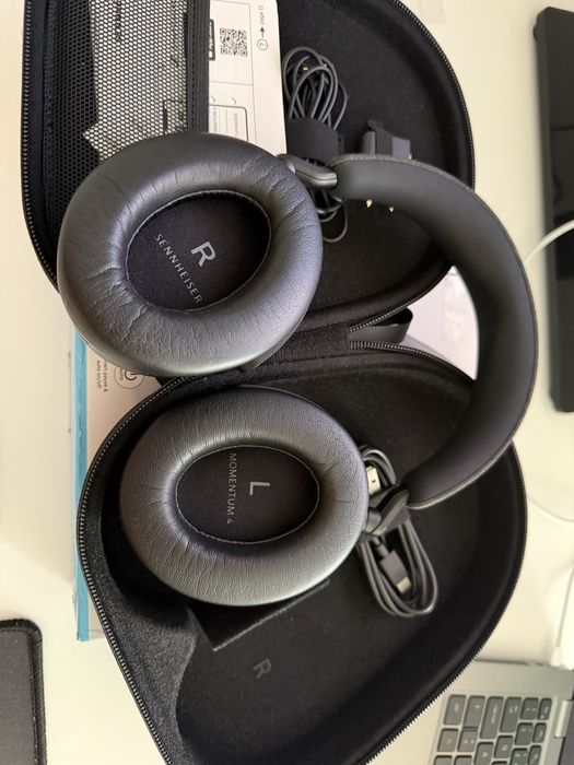 SENNHEISER Momentum 4  - Novos com garantia