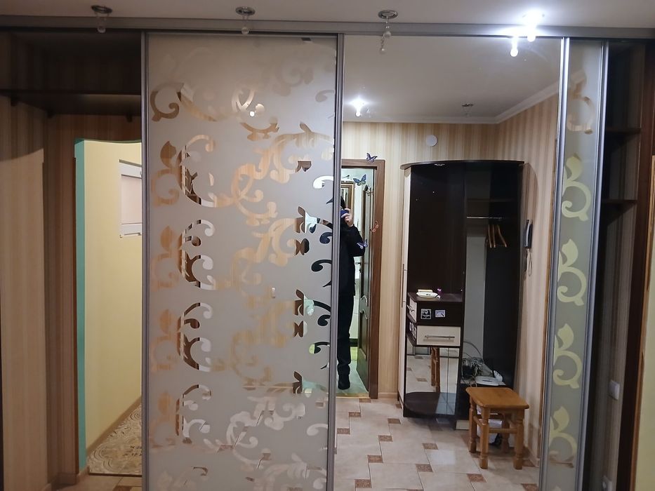 Здаю в новобудові в центрі двокімнатну