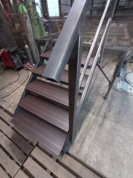 Schody stalowe – wewnętrzne i zewnętrzne – Kłodzko