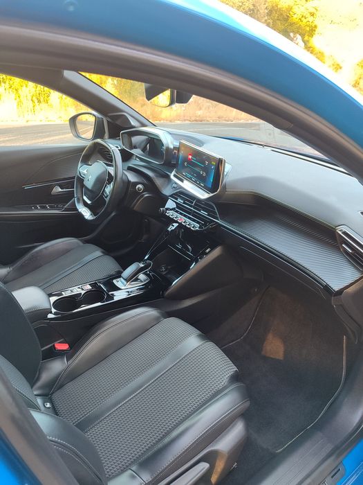 Peugeot e-208 — fotografia 8