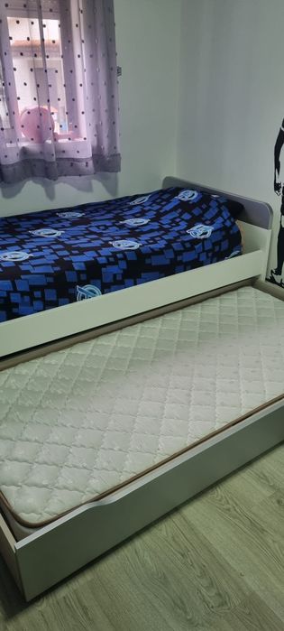 Cama de solteiro com gaveta