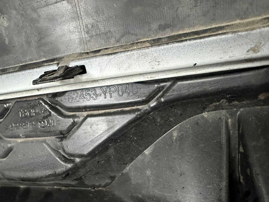 Toyota Corolla E21 Kombi GR Sport zderzak tylni tył cały orginał