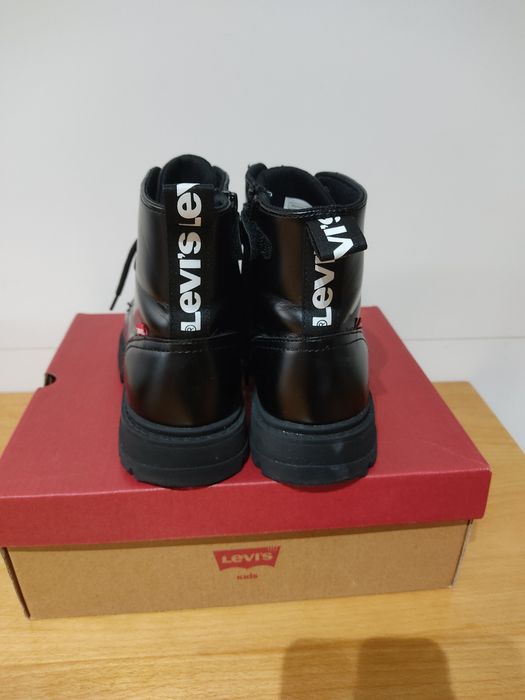 Botas Levi's de menina, também. 36