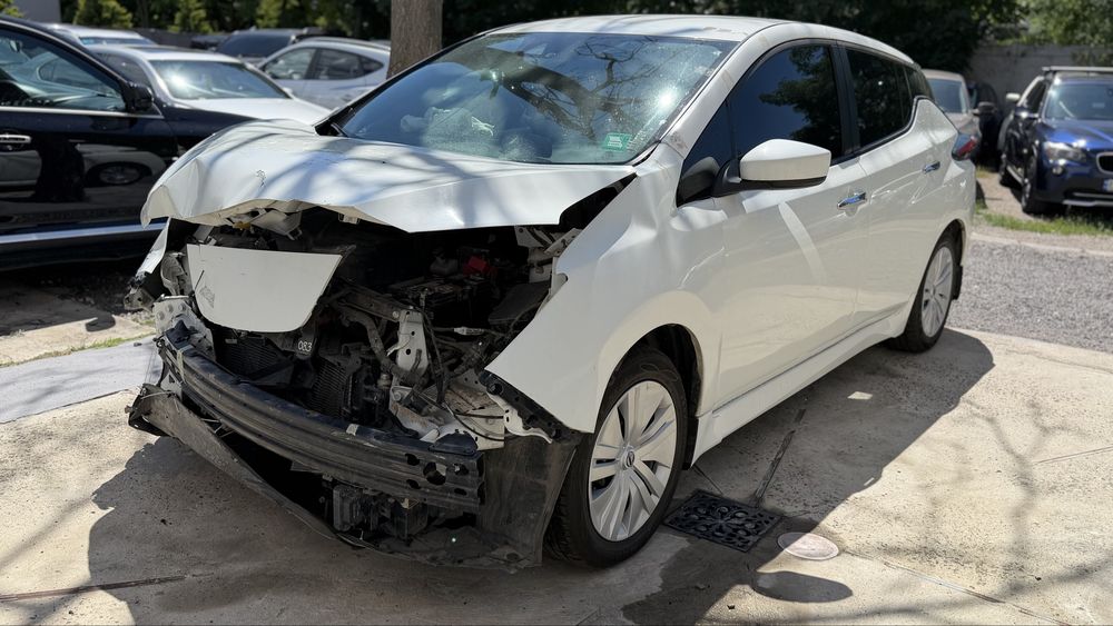 Продам Nissan Leaf 2022 год после ДТП.