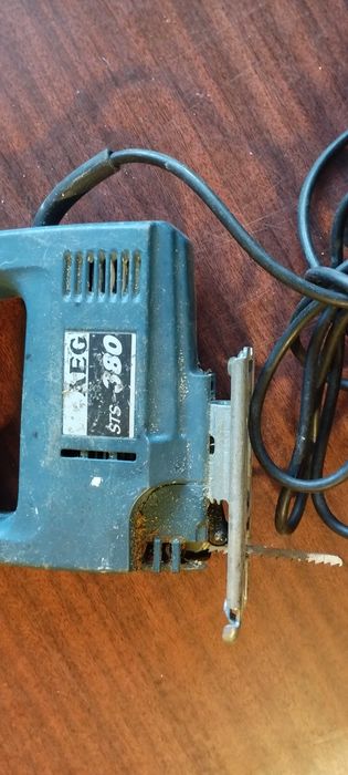 Електролобзик AEG STS380