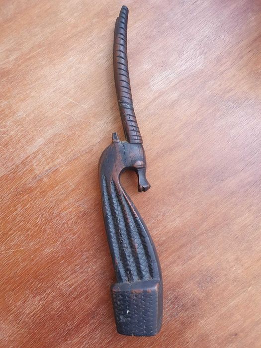 Estatueta antílope em madeira