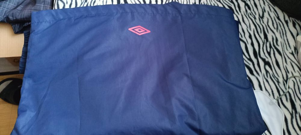Kurtka wiatrówka Umbro rozmiar 152