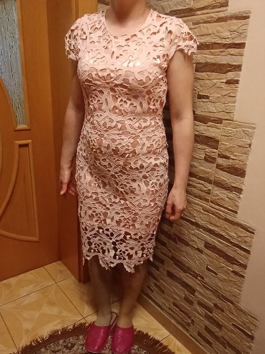 Sukienka z koronki gipiurowej