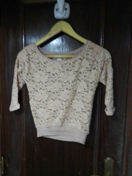 Conjunto de camisolas cor rosa e bege