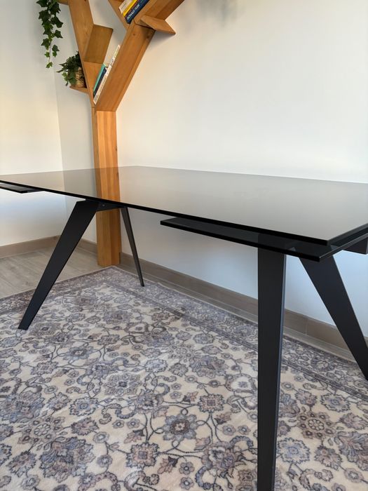 Szklany stół do salonu/jadalni