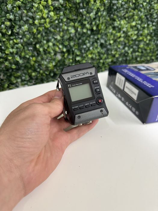 Gravador Zoom F1 + Microfone de Lapela