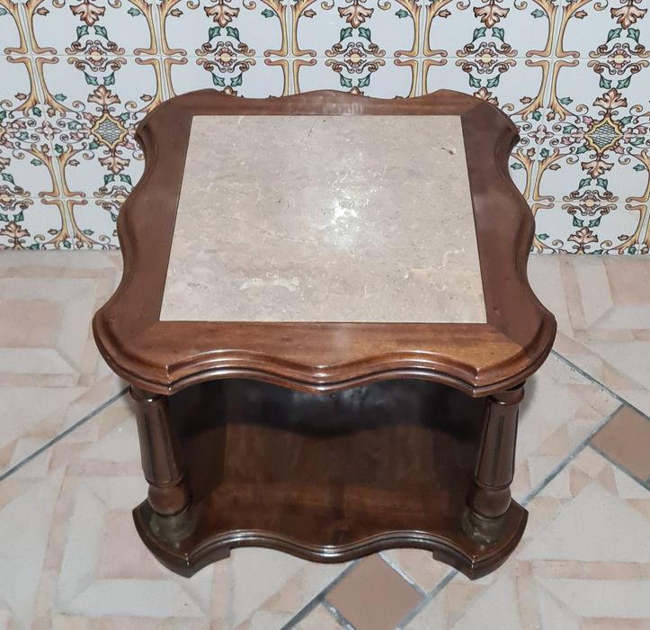 Mesa de centro com mármore