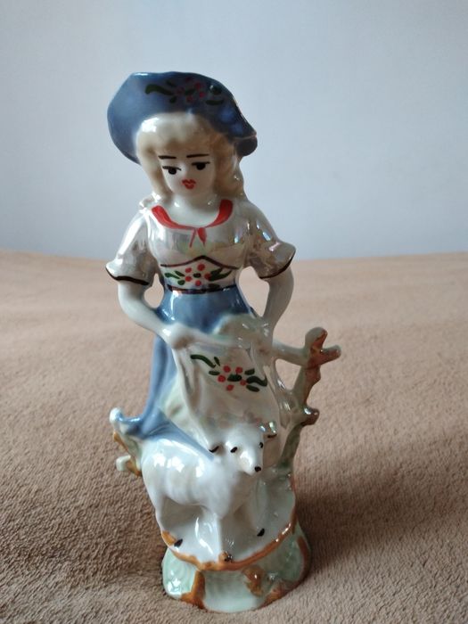 Figurka porcelanowa pasterki