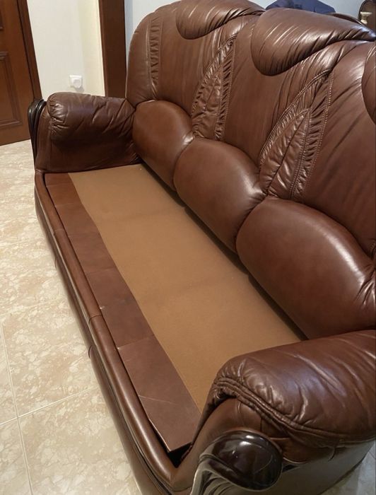 Sofá cama de couro clássico em excelente estado - 3 lugares