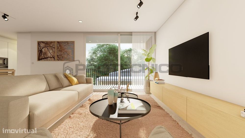 Elegante T4 de Excelentes Áreas com Piscina e Jardim