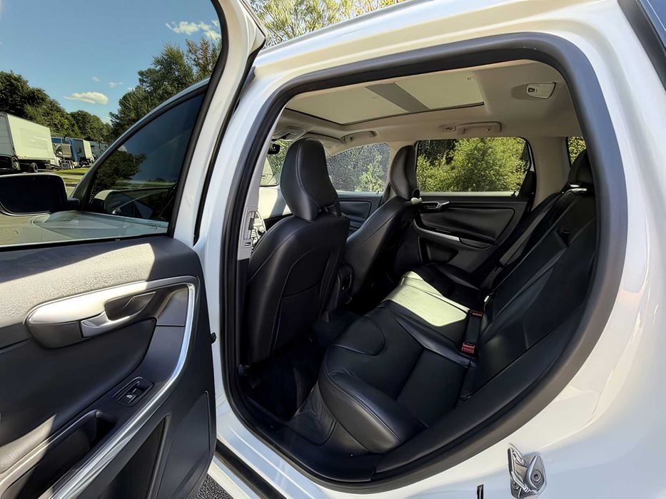 Volvo XC60      2015