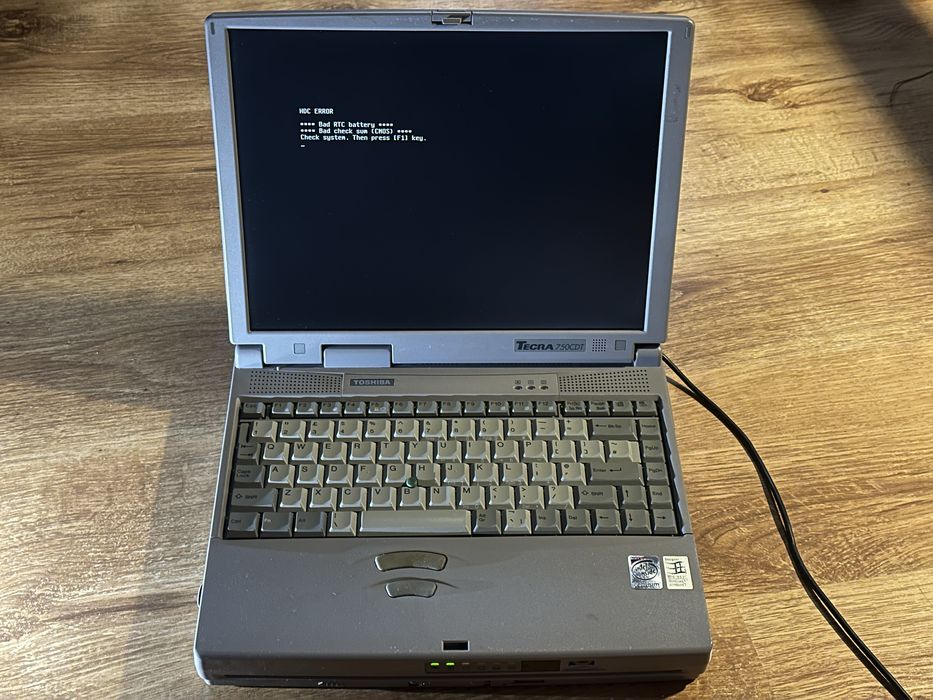 Retro laptop Toshiba Tecra 750CDT